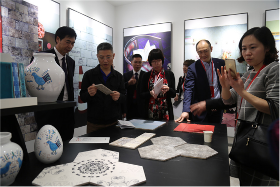 Innovation 2016！从天下营销峰会解读威客电竞瓷砖-品牌动态-威客电竞瓷砖官网——陶瓷大板岩板就用威客电竞