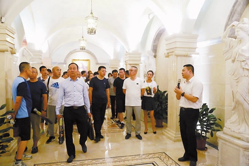 固原业主千里飞来工厂团购-品牌动态-威客电竞瓷砖官网——陶瓷大板岩板就用威客电竞