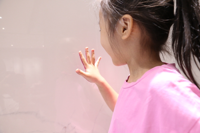 测评案例 | 拥护孩子梦的无邪，，，，，，家里为TA装一面专属的涂鸦天地-产品解码-威客电竞瓷砖官网——陶瓷大板岩板就用威客电竞
